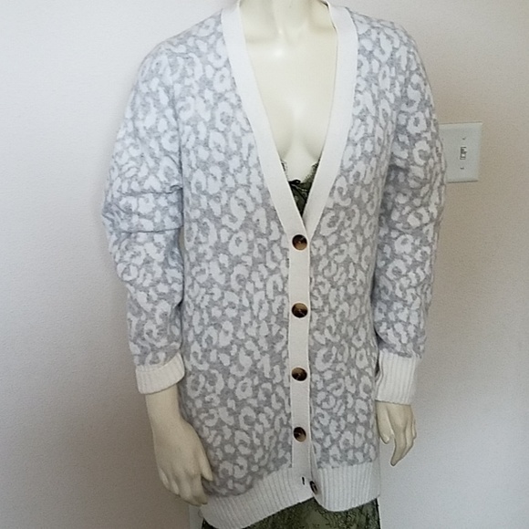 Victoria's secret  sweater - Picture 4 of 4